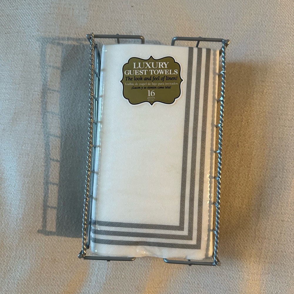 Silver guest towel holder w/ 16 guest towels